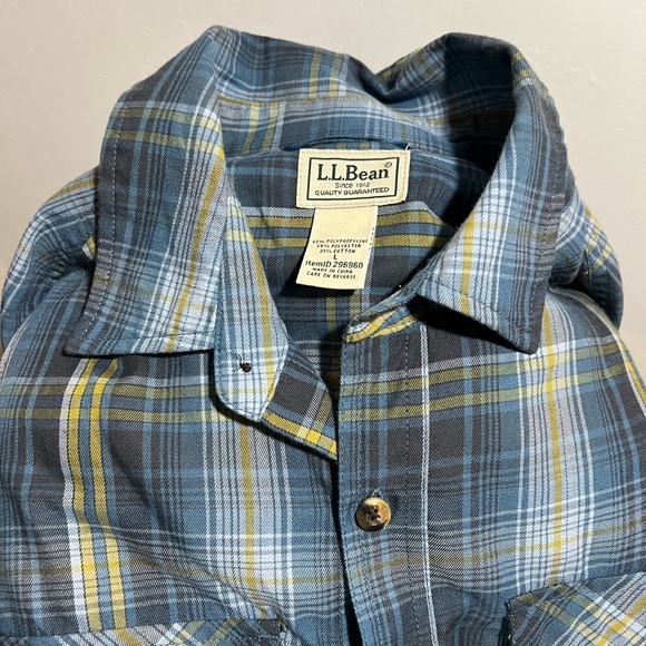 L.L. Bean Men’s Large Button Down blue and olive colors - Picture 2 of 2